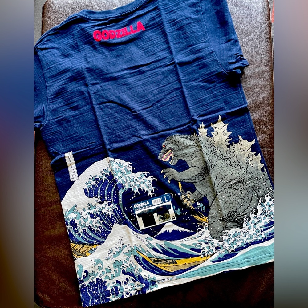 2023 Godzilla and Mt. Fuji T-Shirt Large Officially Toho Licensed